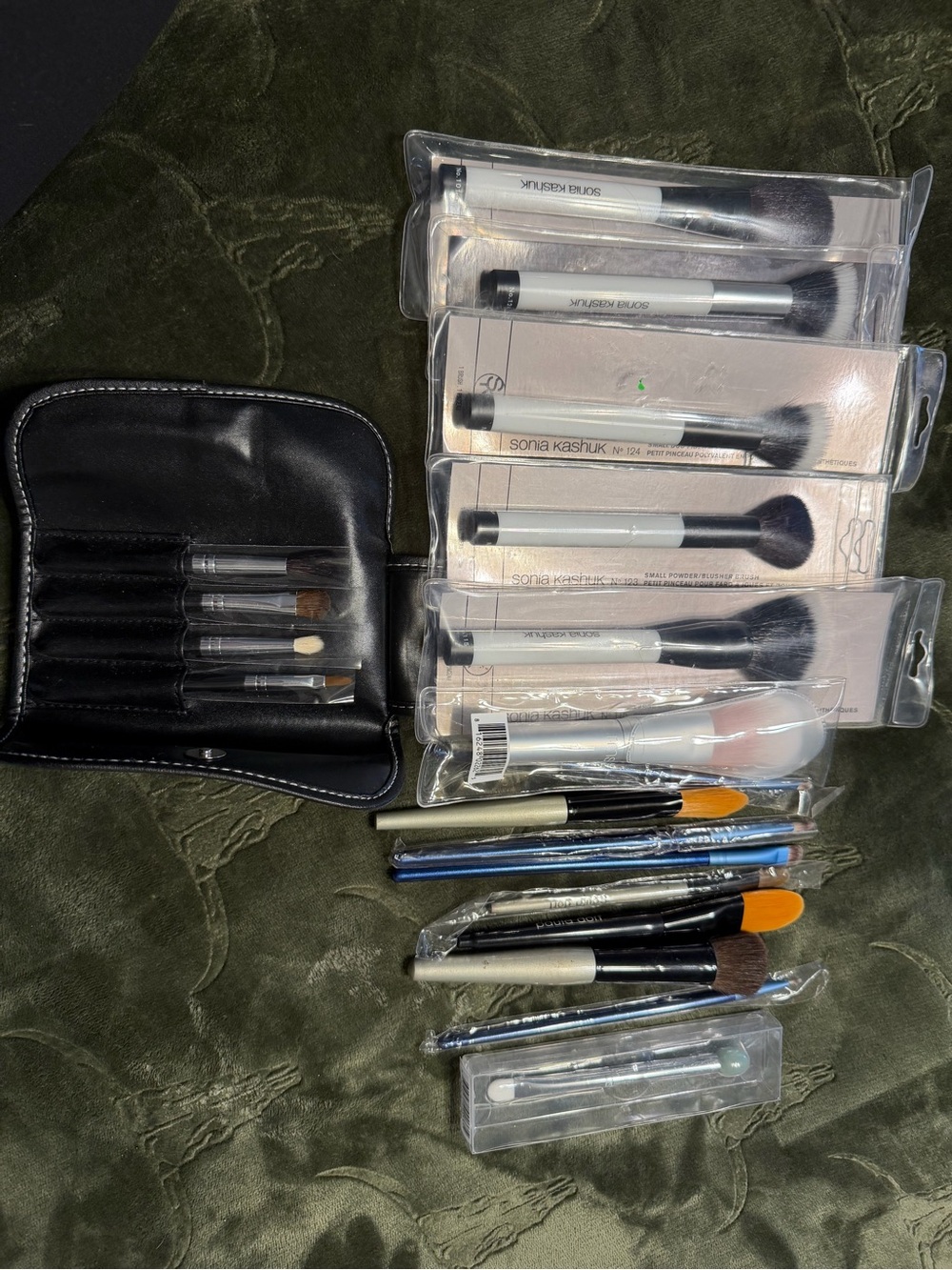 Sonia Kashuk/misc brand – Assorted Brushes